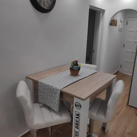 Cozy And Confortable Flat Into Quit Area 아파트